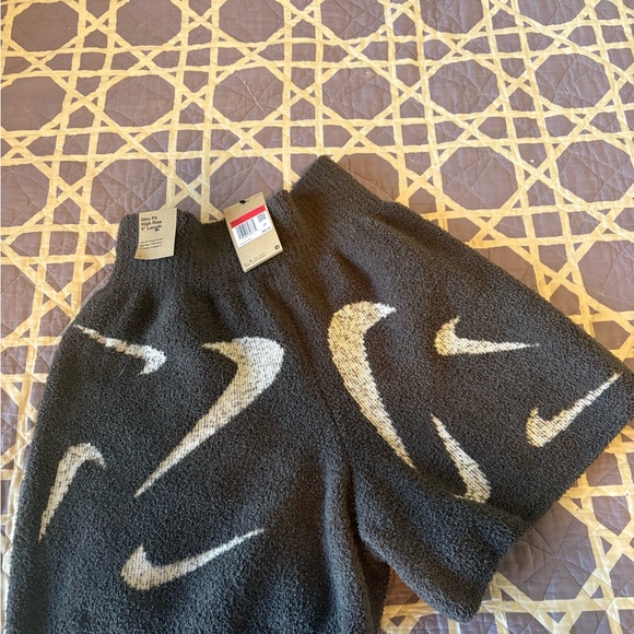 Nike Sportswear
Phoenix Cozy Bouclé Shorts - Picture 3 of 4